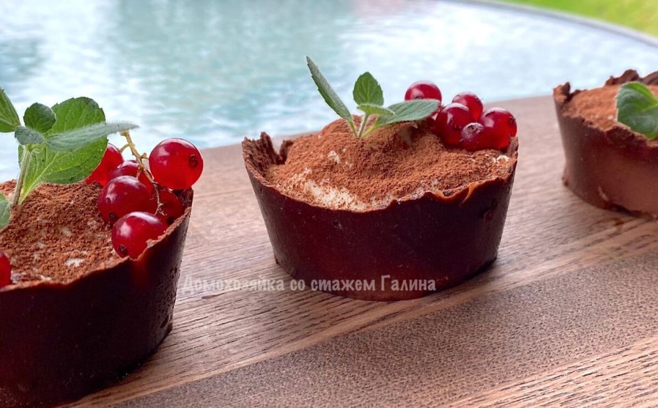 Шоколадные корзиночки с заварным кремом: идеальный десерт для праздника