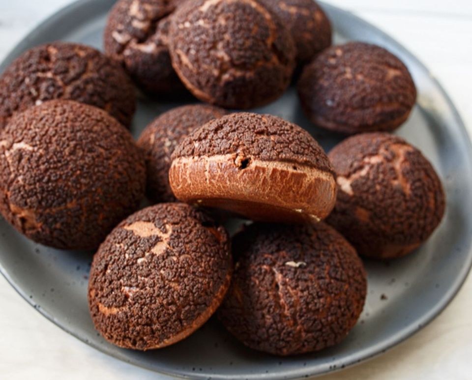 Шоколадные шу: изысканный десерт, который покорит ваши вкусовые рецепторы