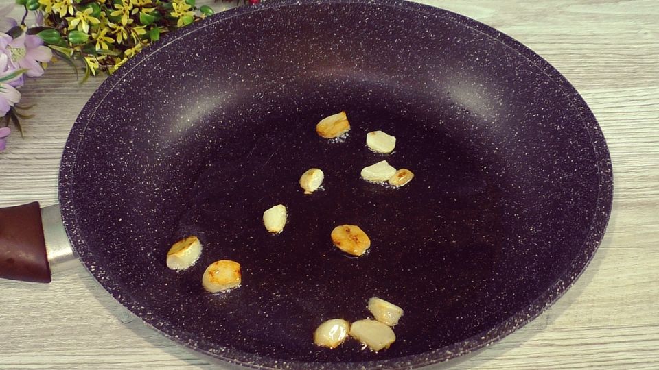 Сытные спагетти с беконом: ужин за 30 минут